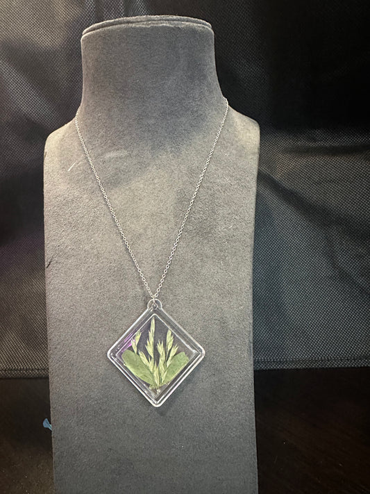 Necklace - silver chain E