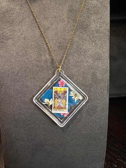 Necklace - gold chain - The Lovers